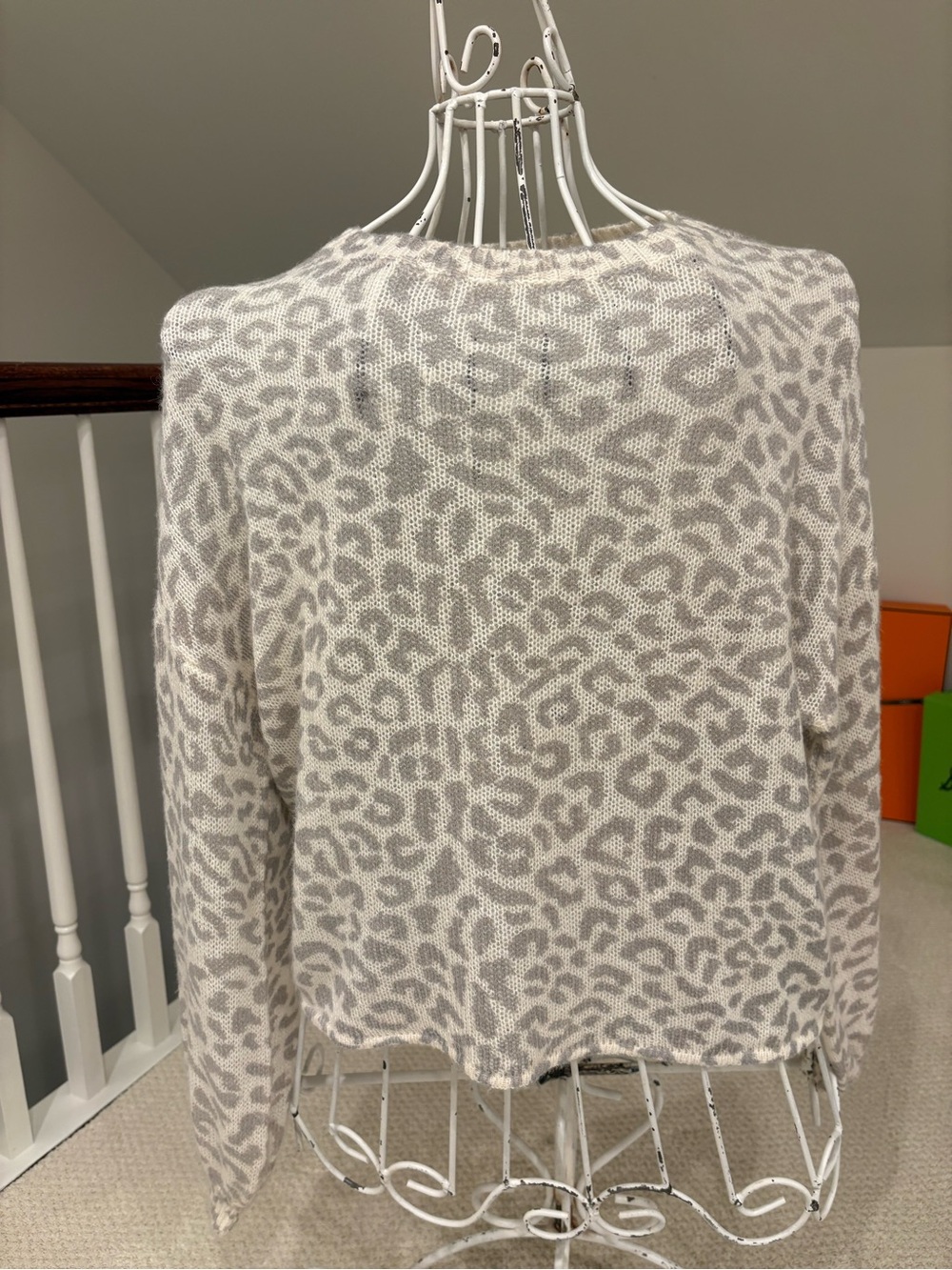 Fate Neutral Gray & Cream Leopard-Print Lightweight Sweater